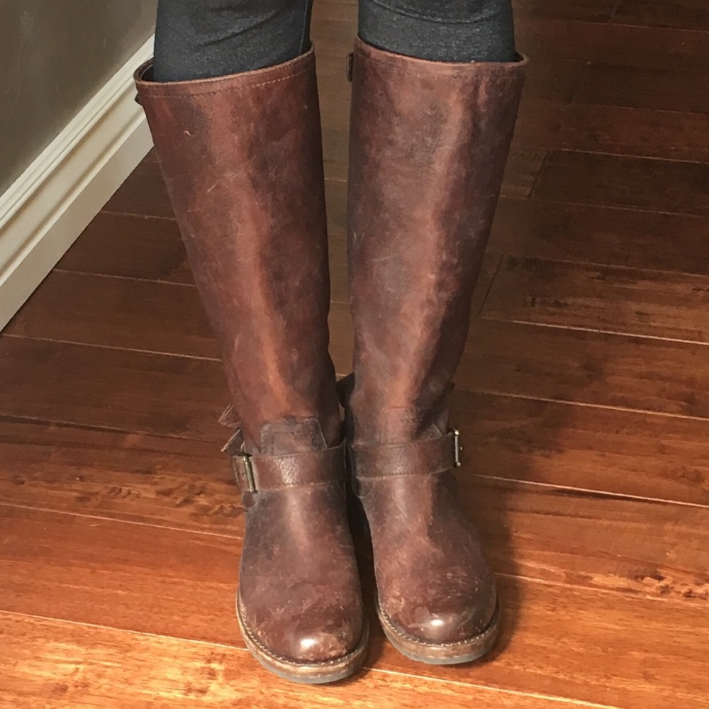 Frye Women’s Veronica Back Zip Boot